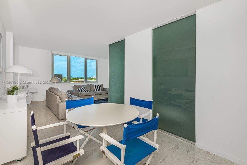 A11367779 — Miami Beach — 15