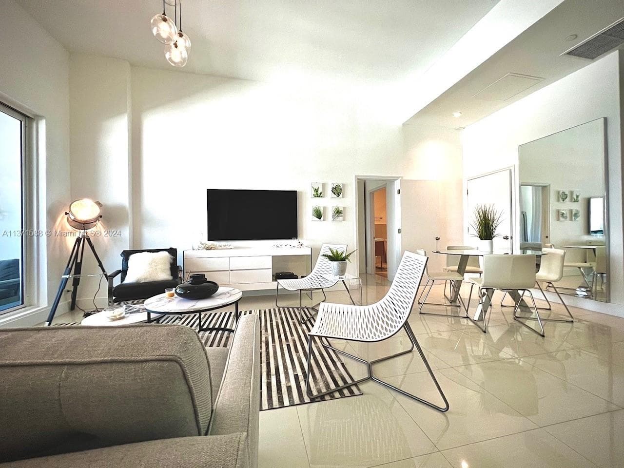 A11371588 — Miami Beach — 2