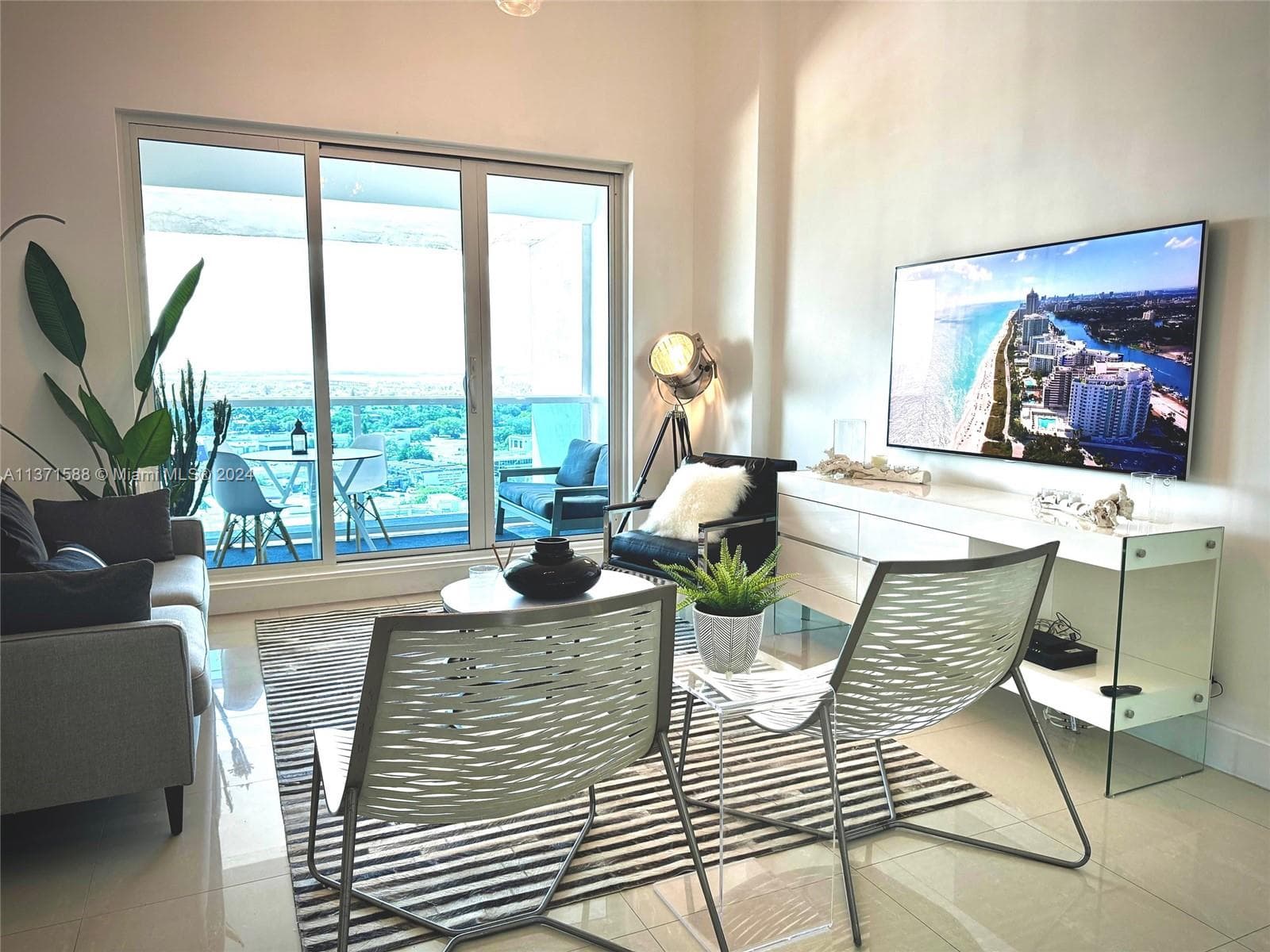 A11371588 — Miami Beach — 6