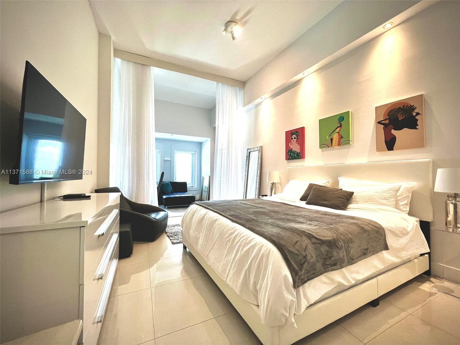 A11371588 — Miami Beach — 12