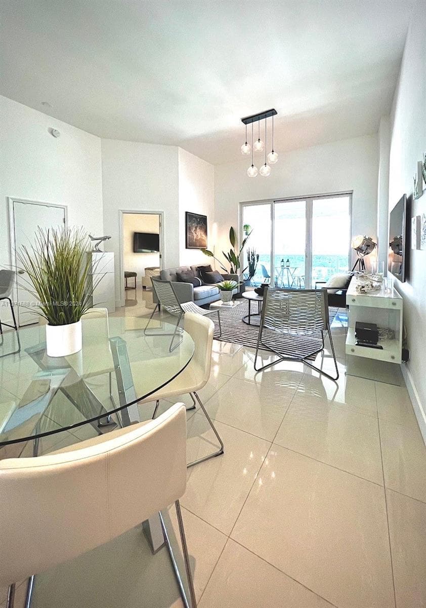 A11371588 — Miami Beach — 3