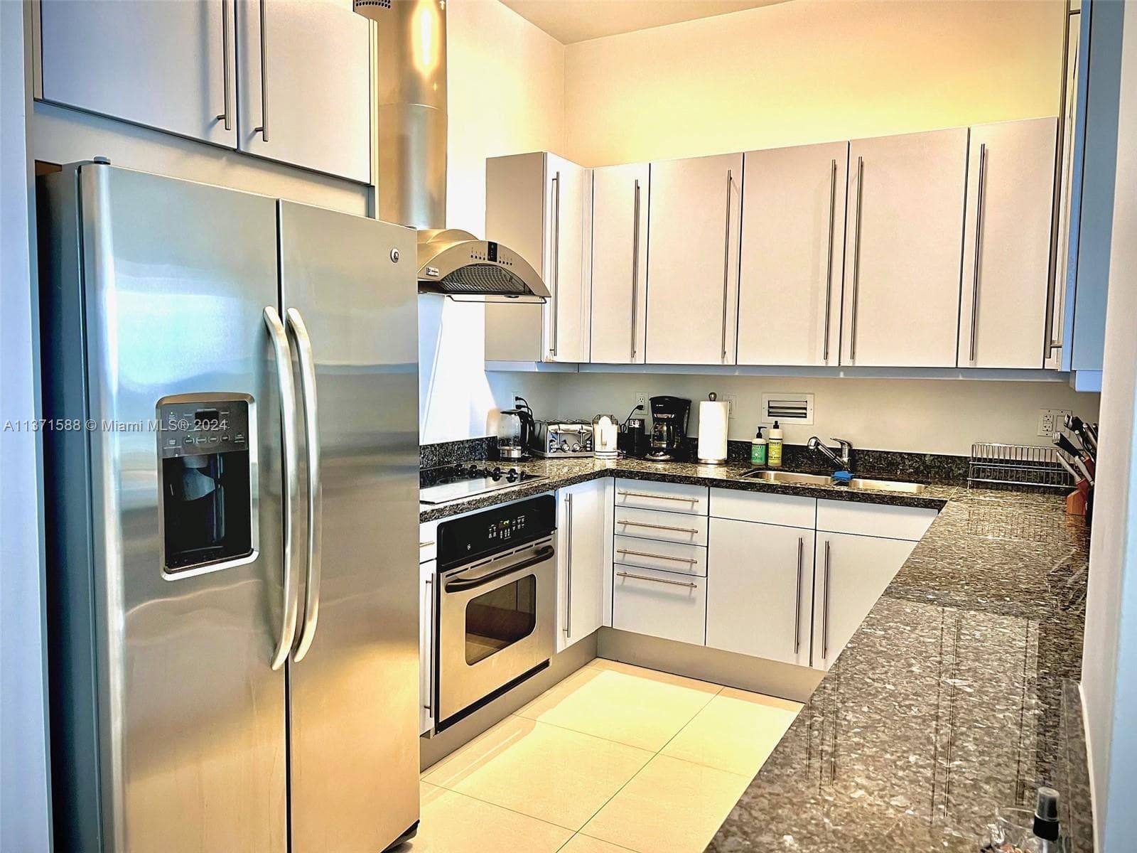 A11371588 — Miami Beach — 15
