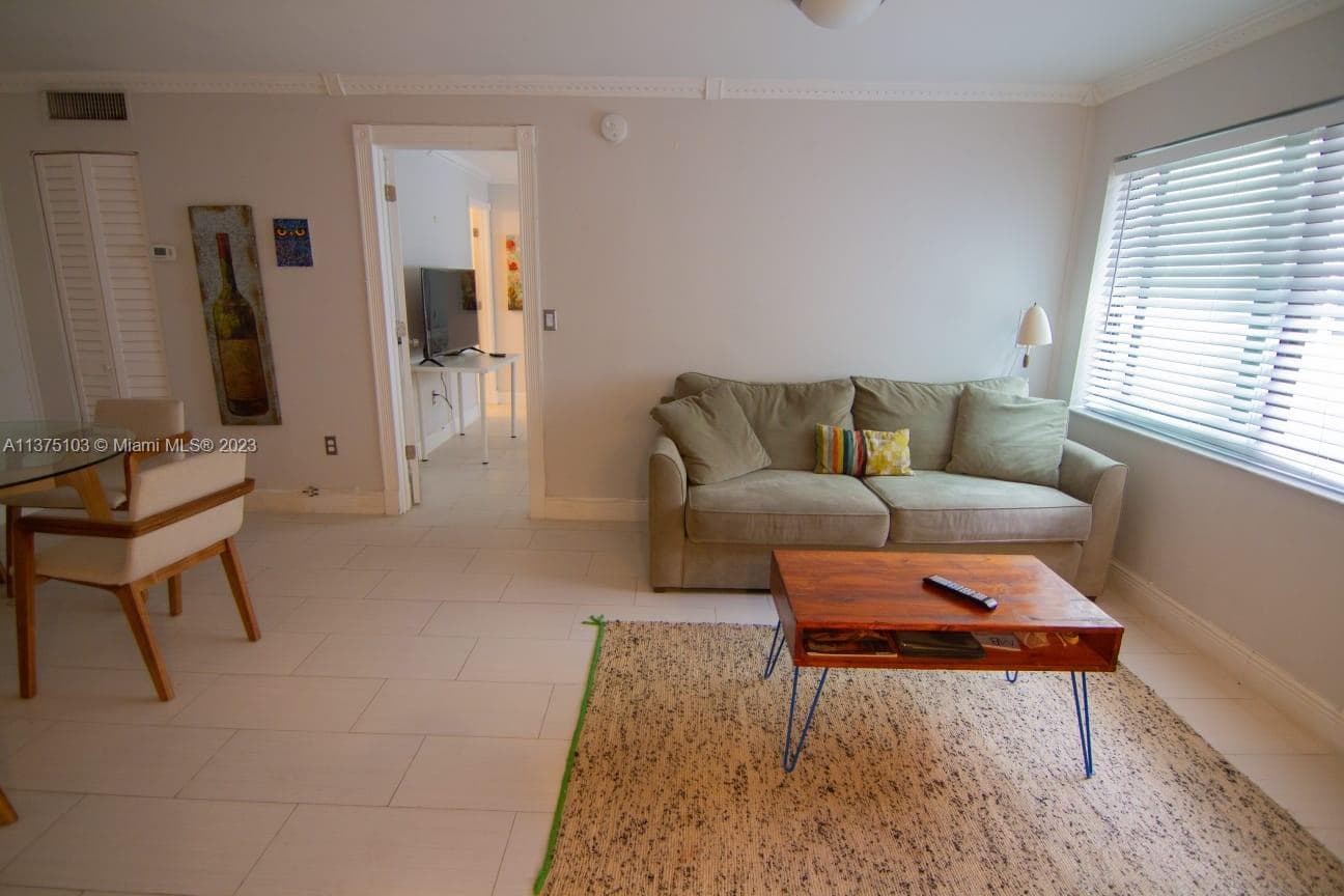 A11375103 — Miami Beach — 17