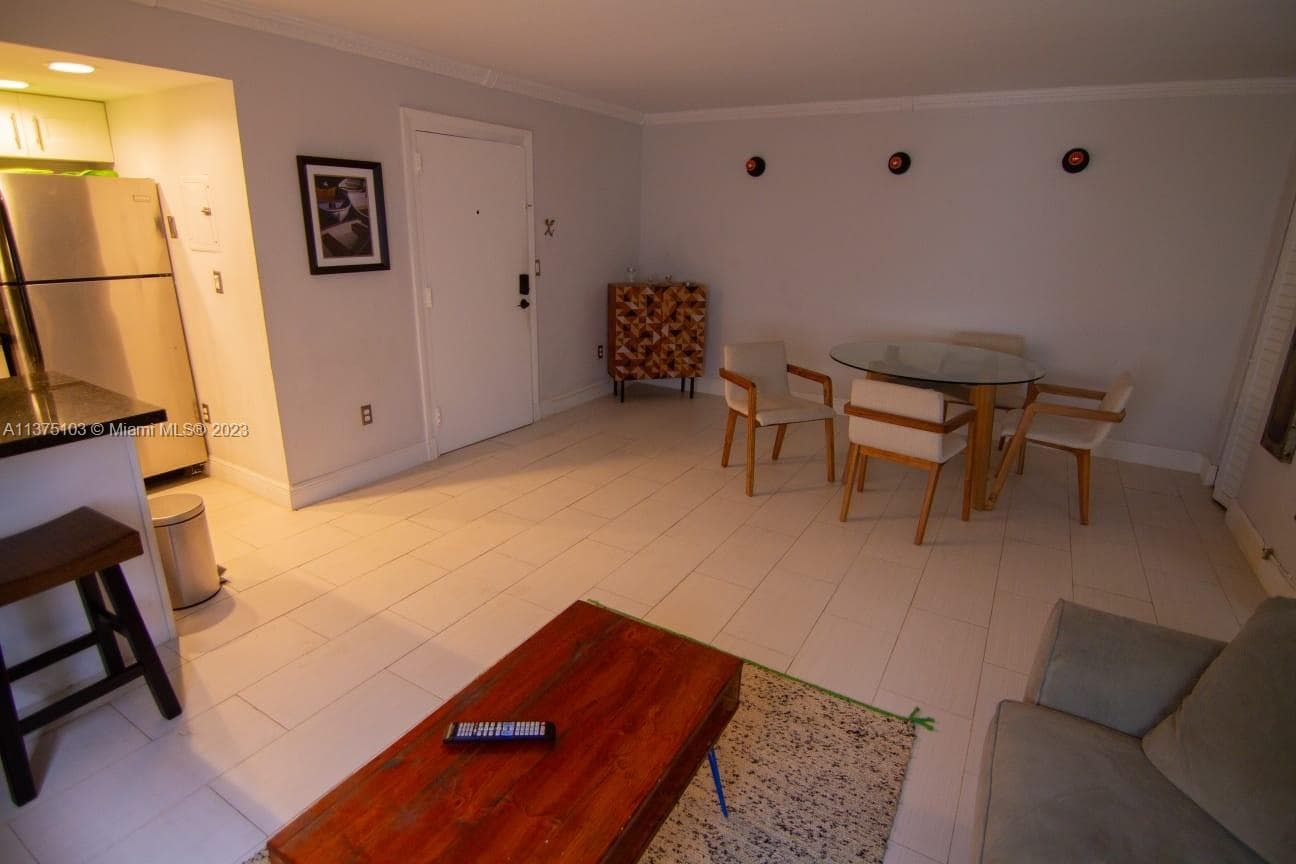 A11375103 — Miami Beach — 12
