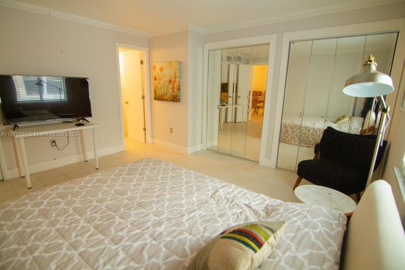 A11375103 — Miami Beach — 5