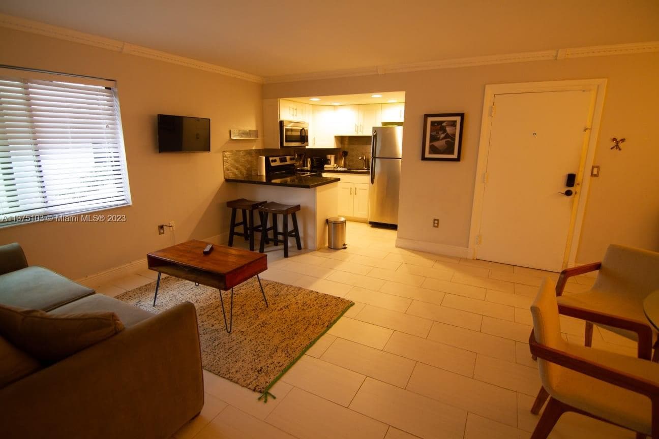 A11375103 — Miami Beach — 10