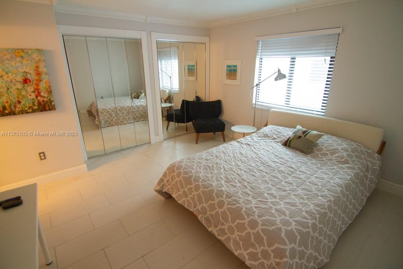 A11375103 — Miami Beach — 11