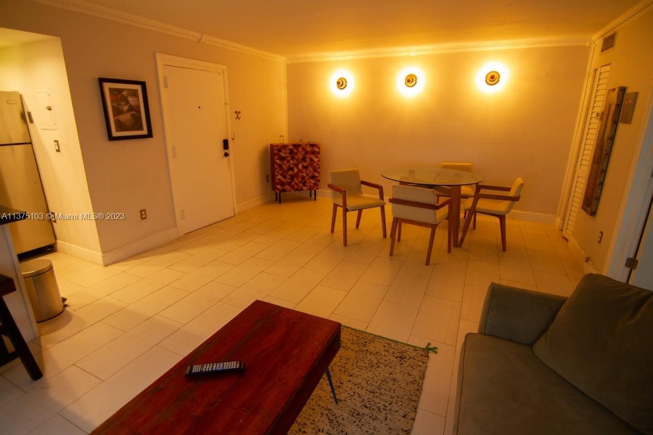 A11375103 — Miami Beach — 19