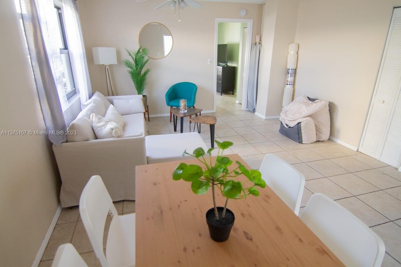 A11375107 — Miami Beach — 2