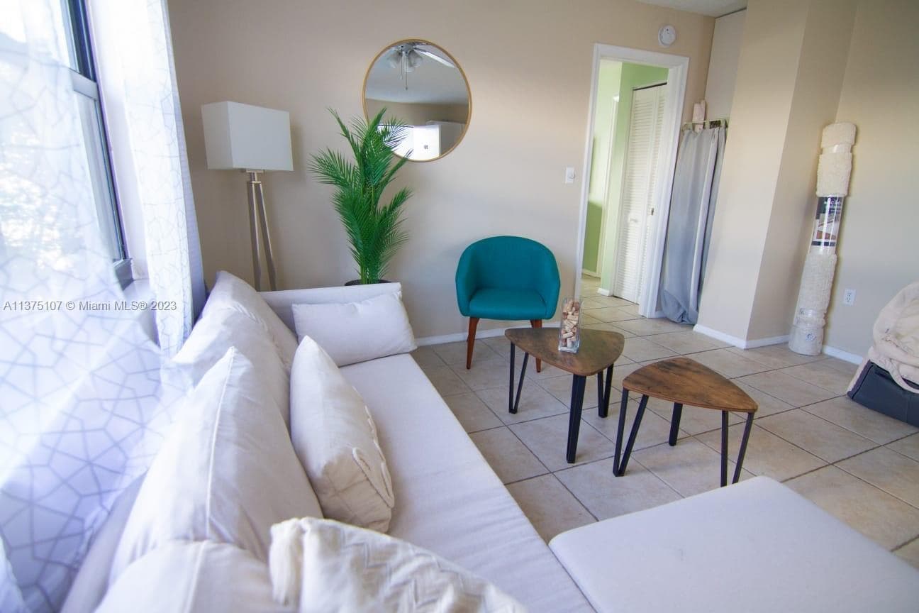 A11375107 — Miami Beach — 3