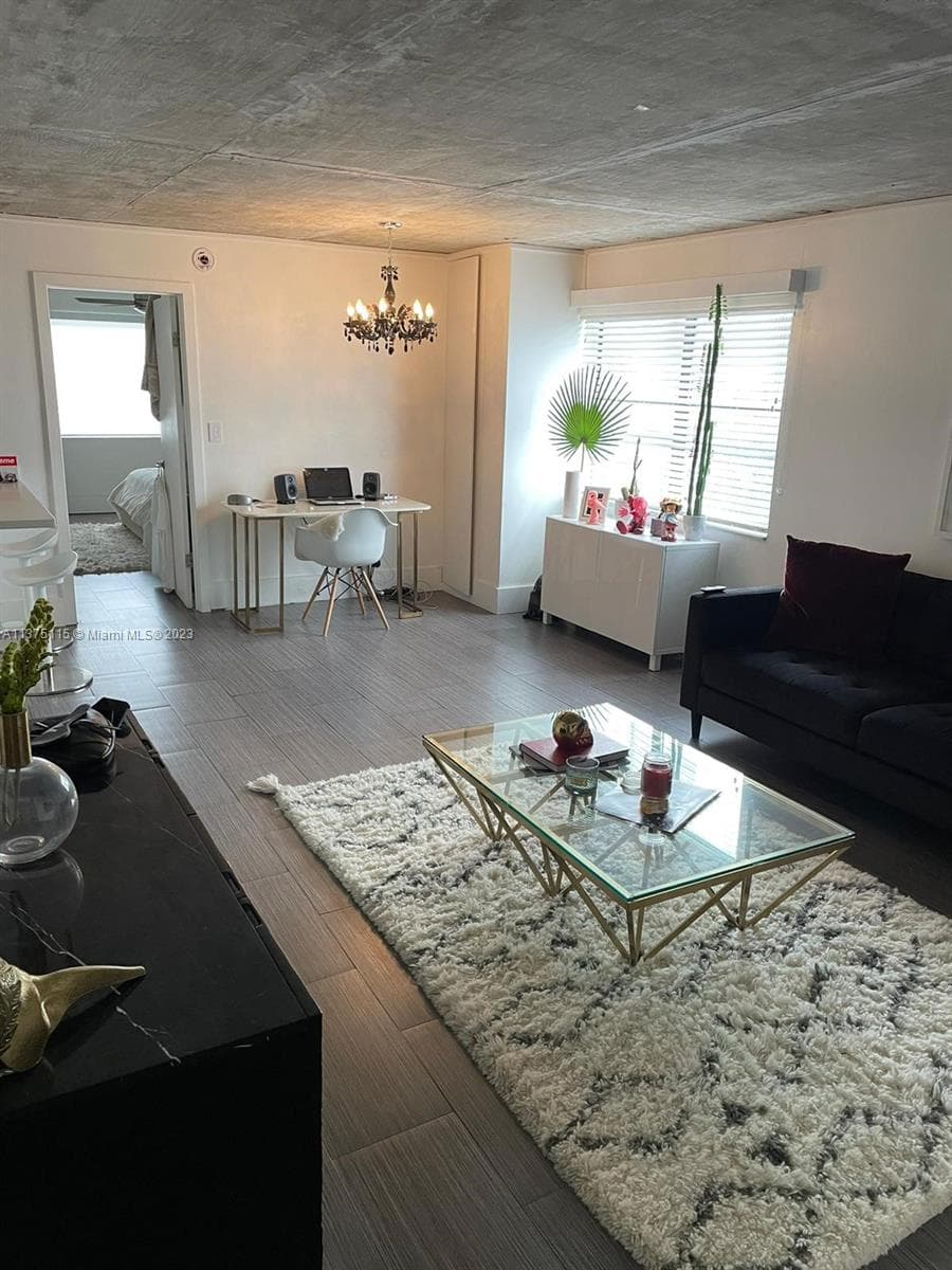 A11375115 — Miami Beach