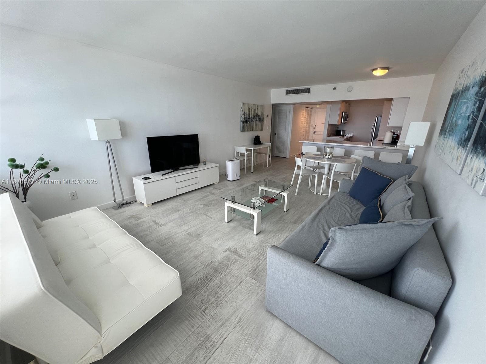 A11376577 — Miami Beach — 13