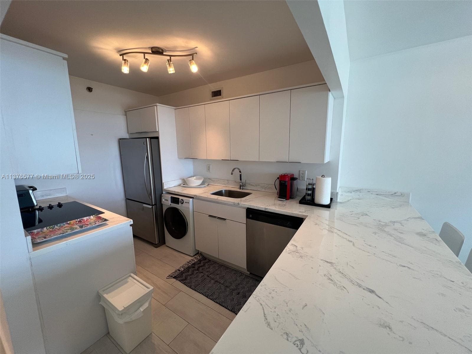 A11376577 — Miami Beach — 20