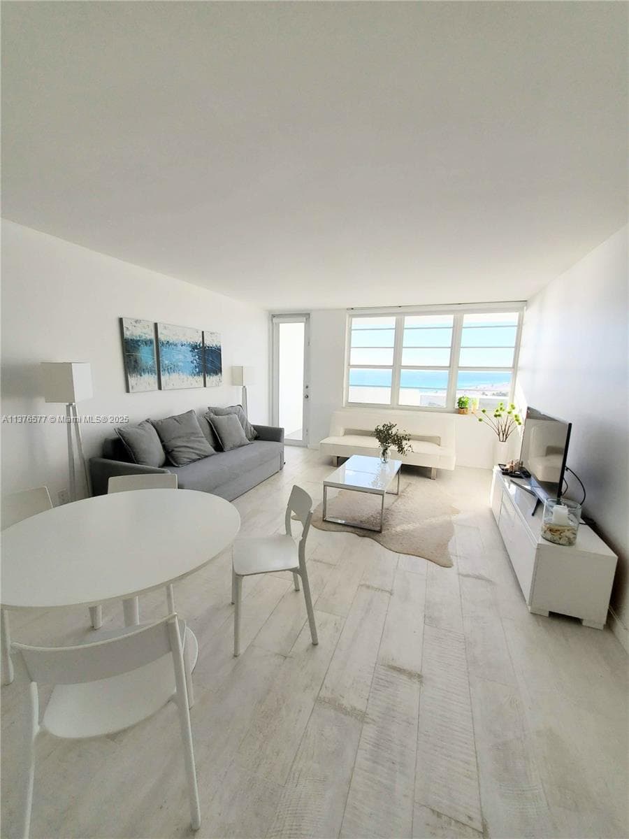 A11376577 — Miami Beach — 9
