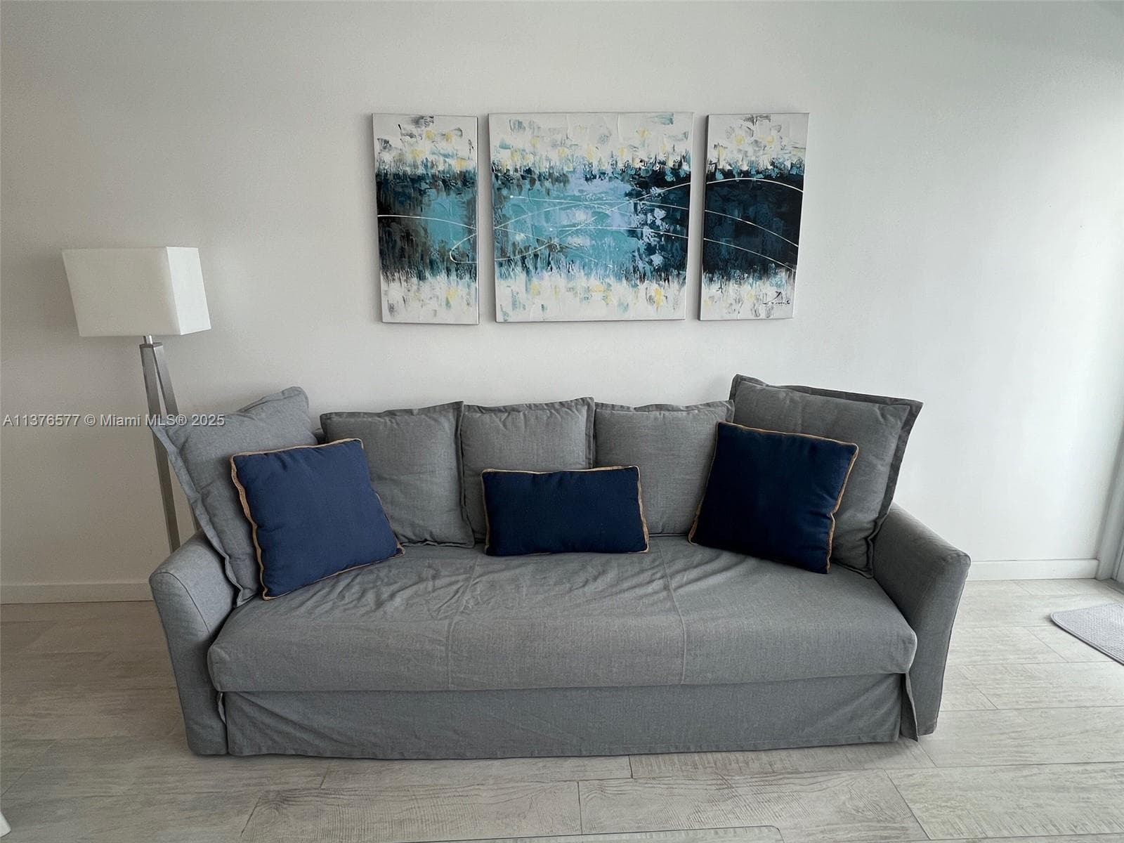 A11376577 — Miami Beach — 10