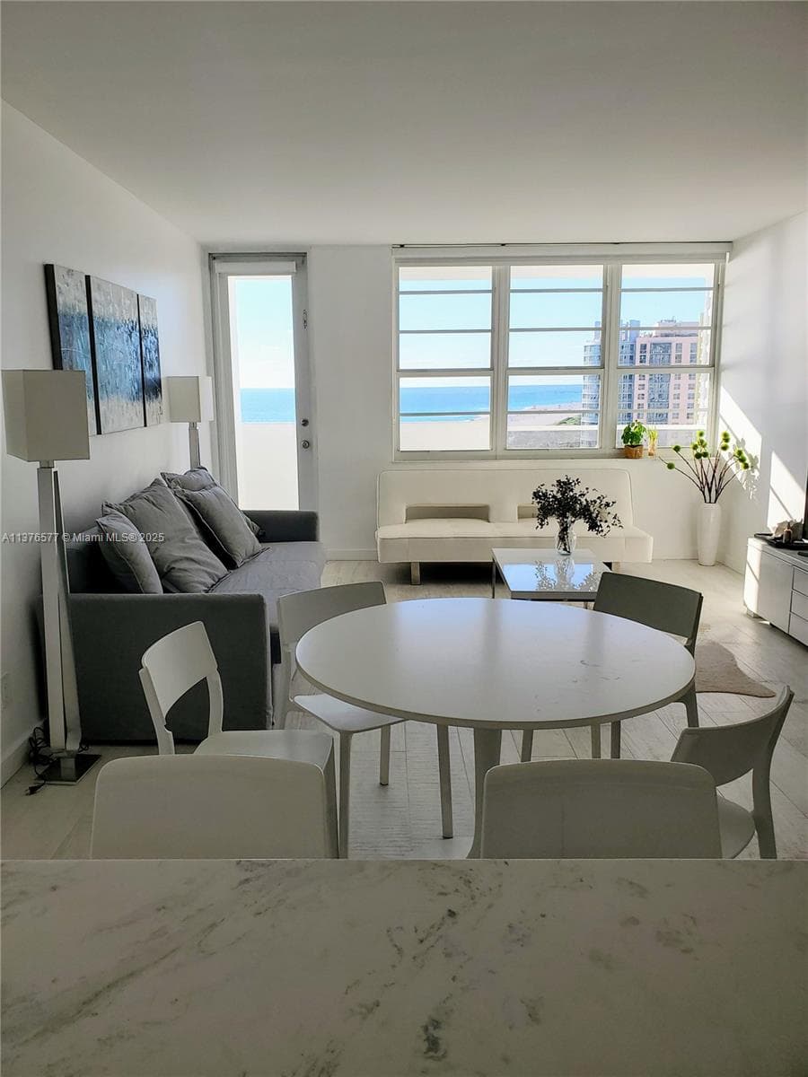 A11376577 — Miami Beach — 14