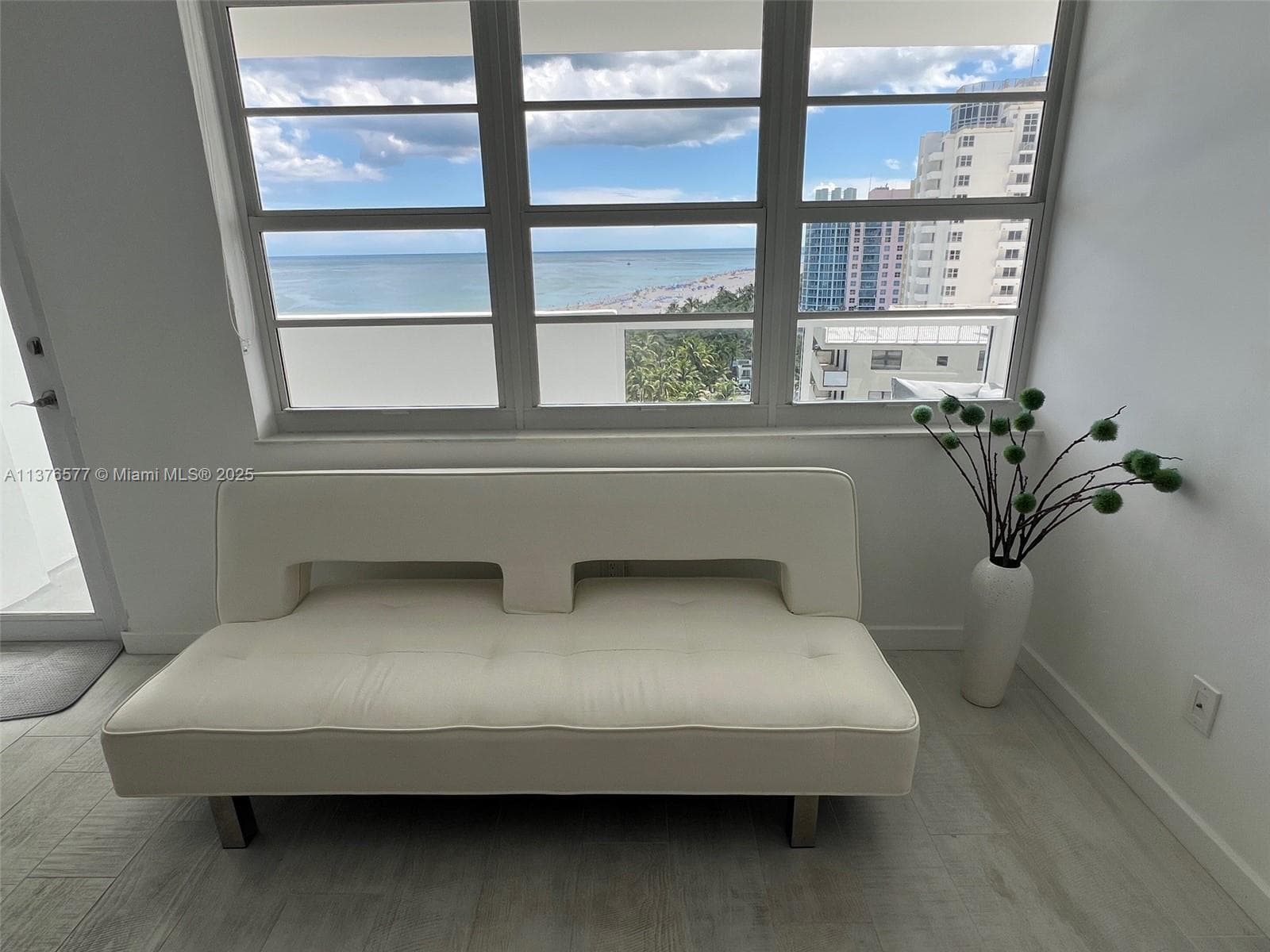 A11376577 — Miami Beach — 11
