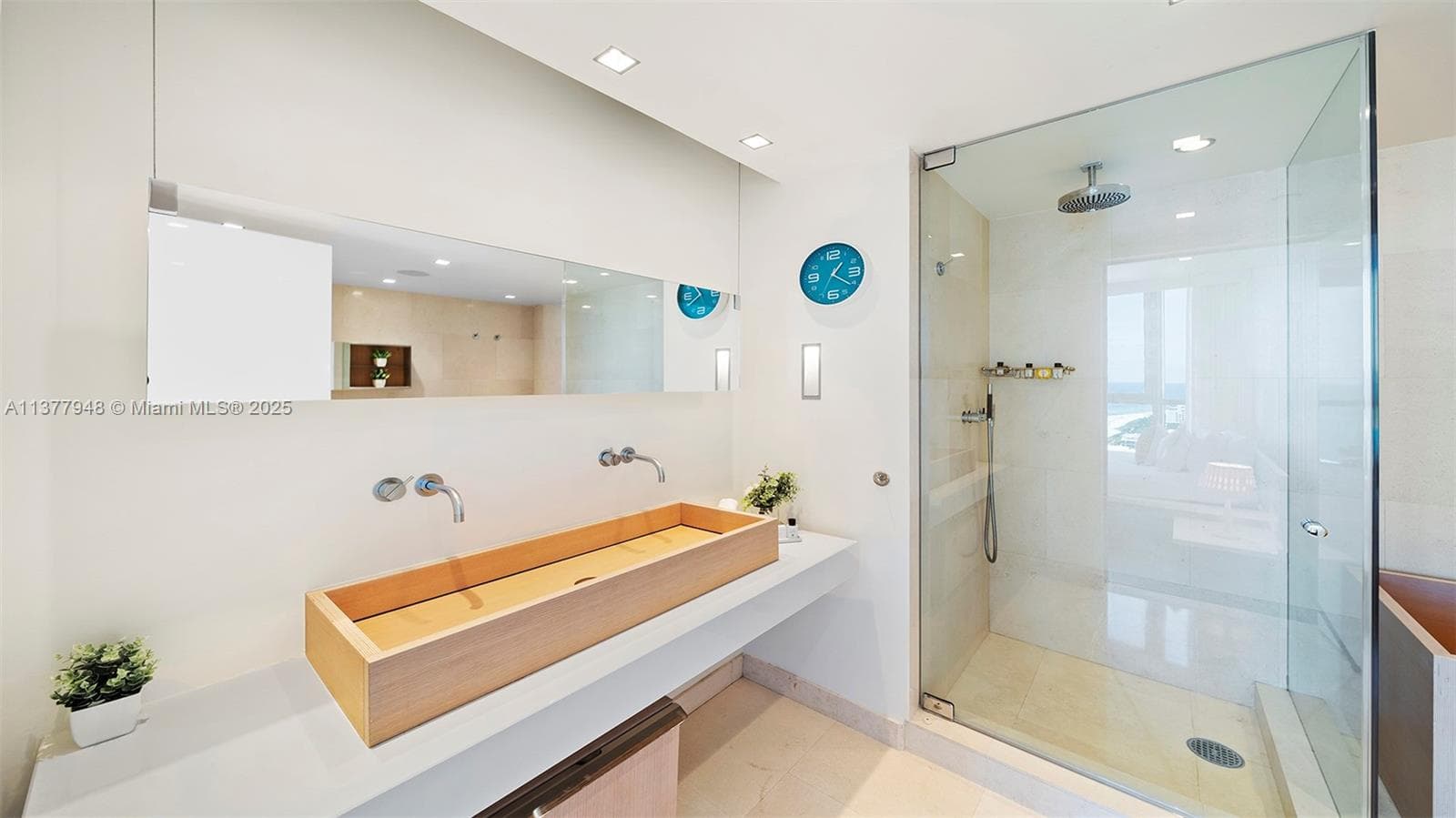 A11377948 — Miami Beach — 46