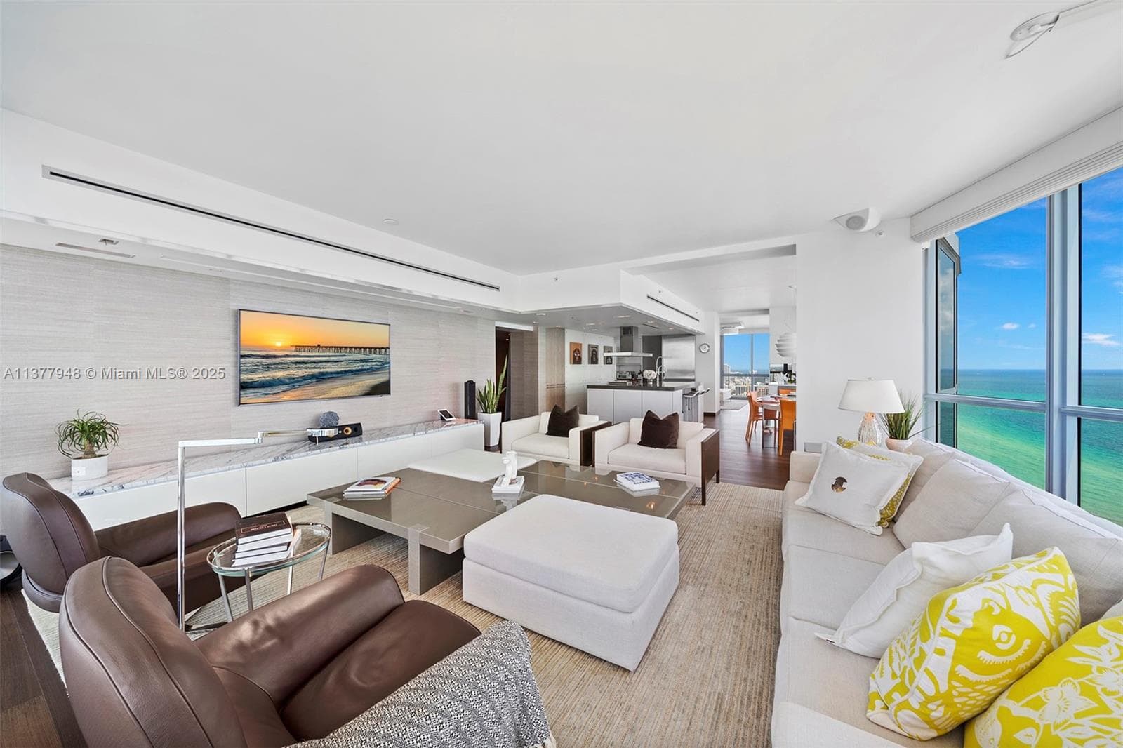 A11377948 — Miami Beach — 13