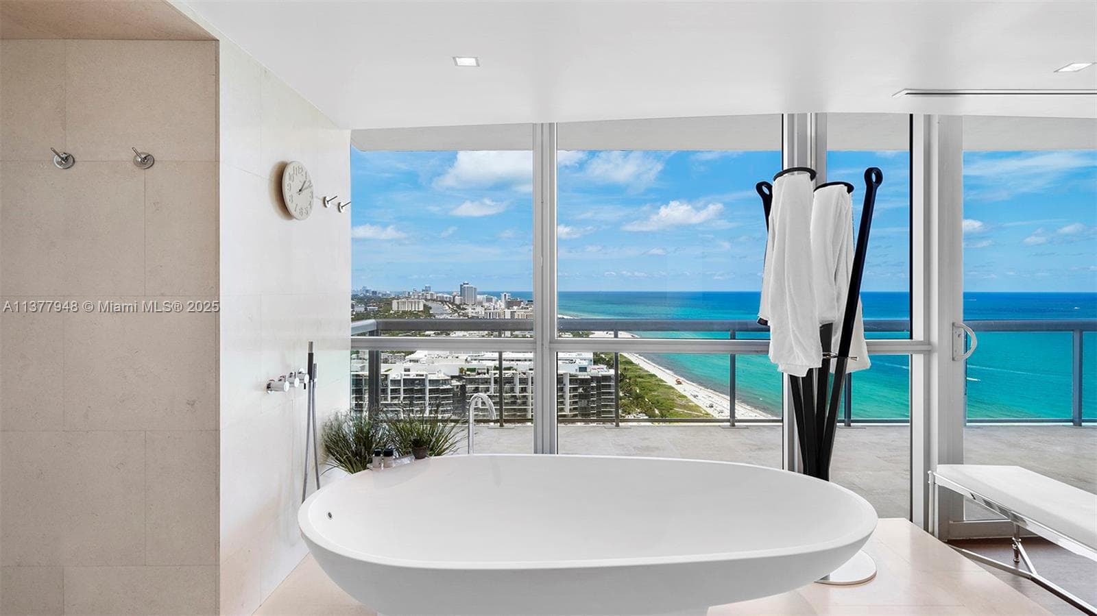 A11377948 — Miami Beach — 32