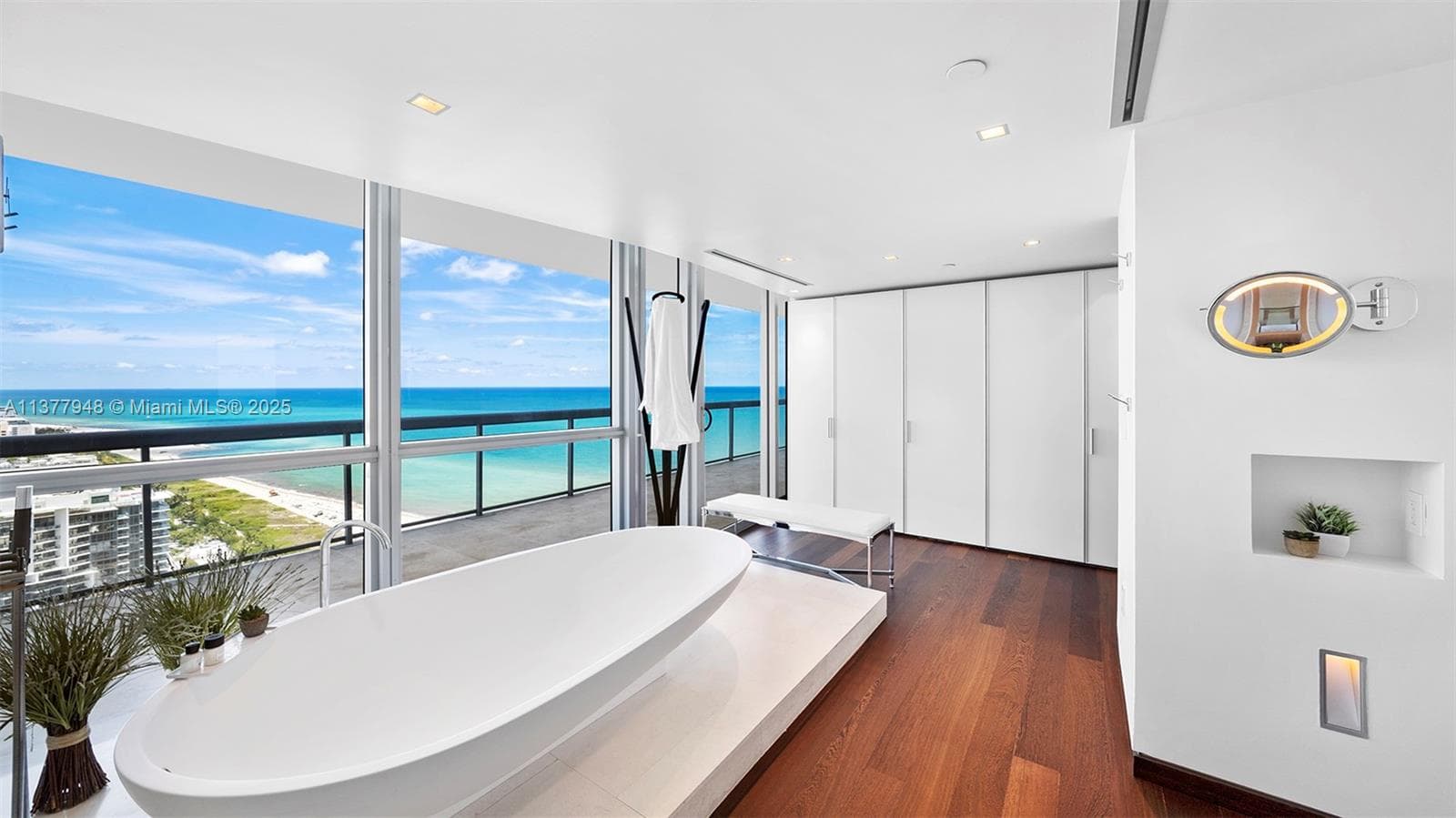 A11377948 — Miami Beach — 39