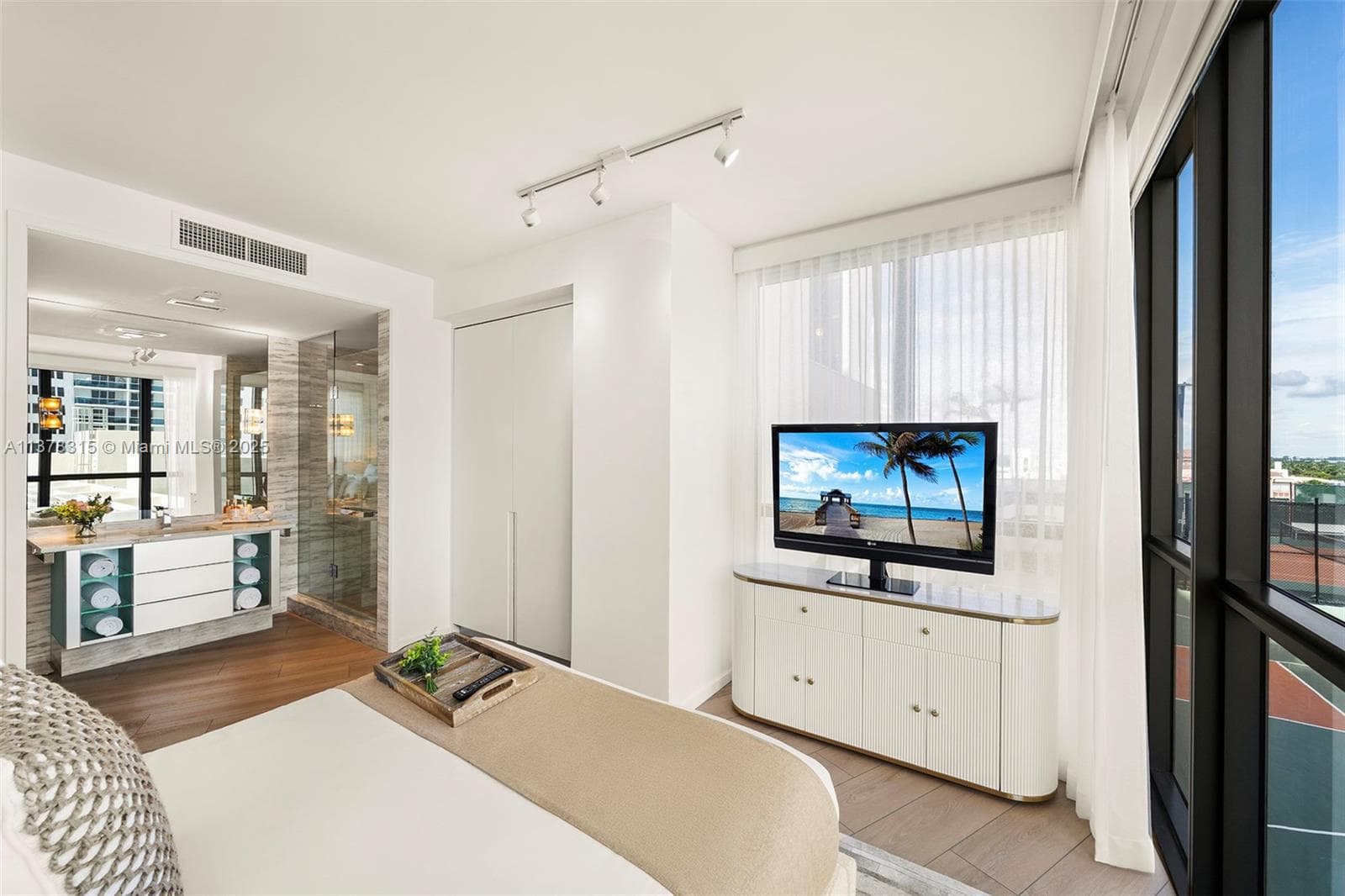 A11378315 — Miami Beach — 23