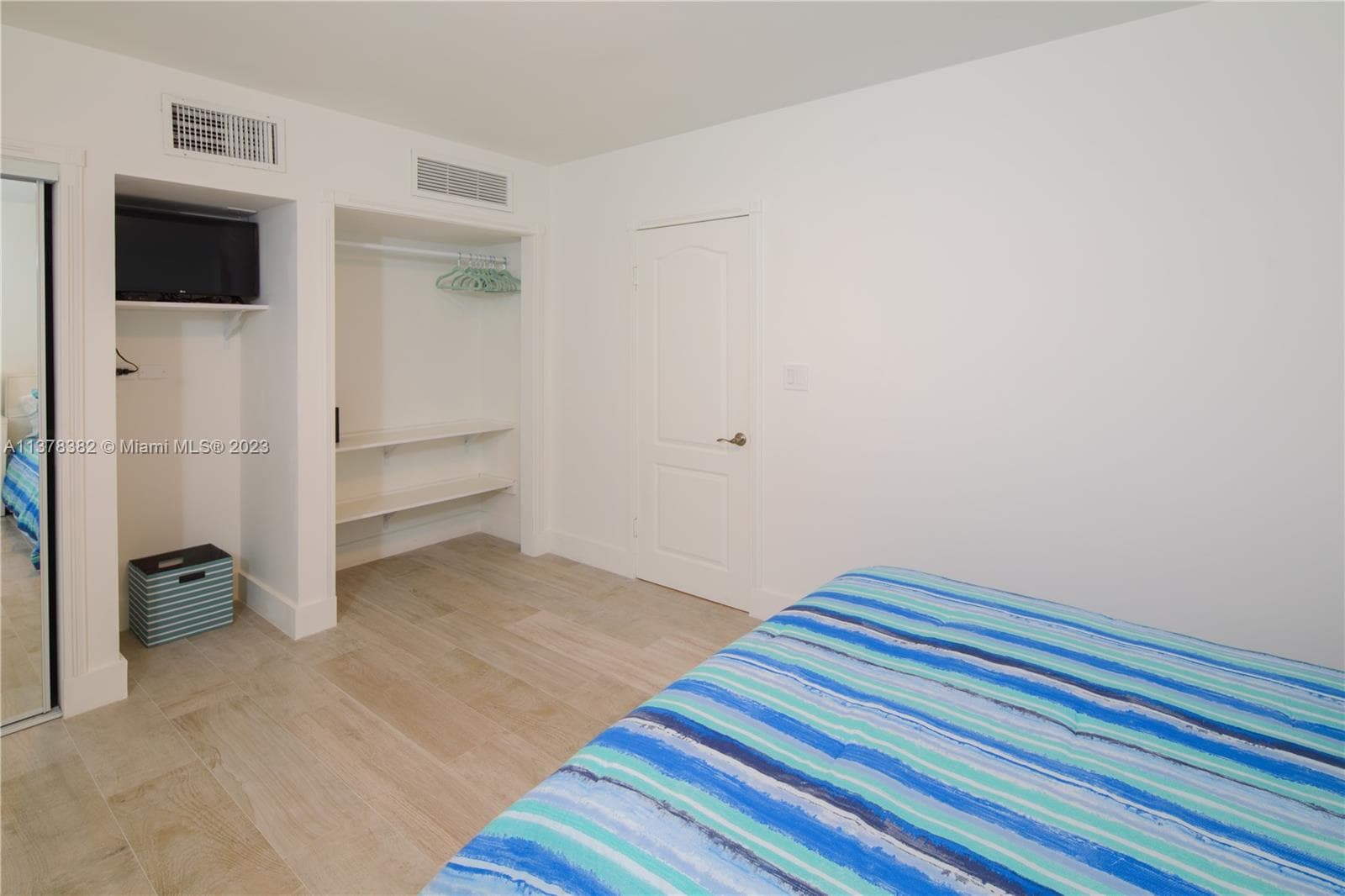 A11378382 — Miami Beach — 20