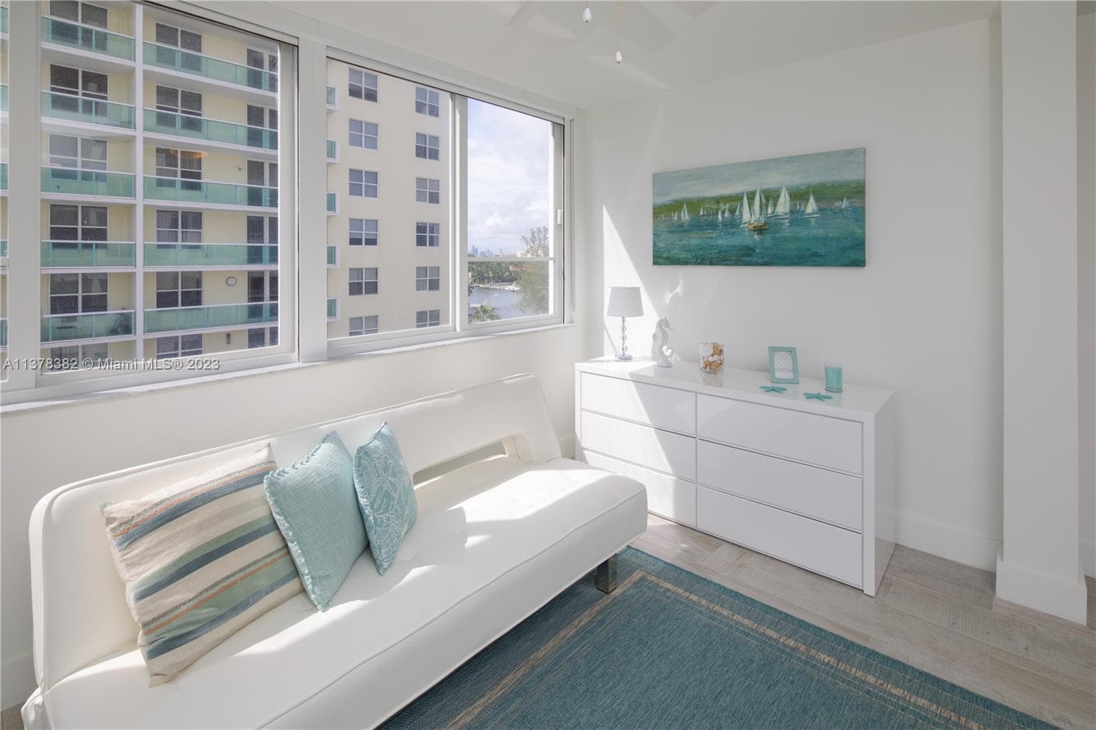 A11378382 — Miami Beach — 10