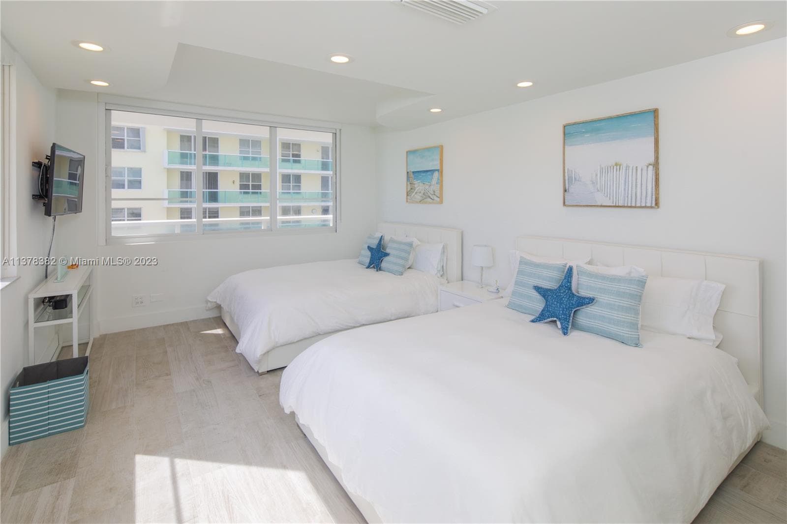 A11378382 — Miami Beach — 14