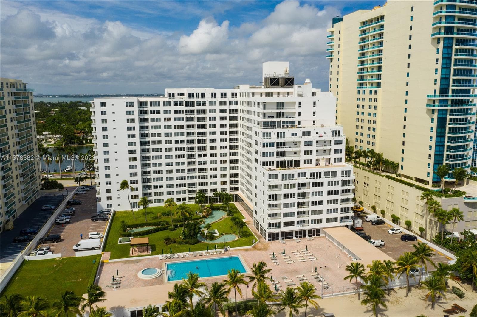 A11378382 — Miami Beach — 31