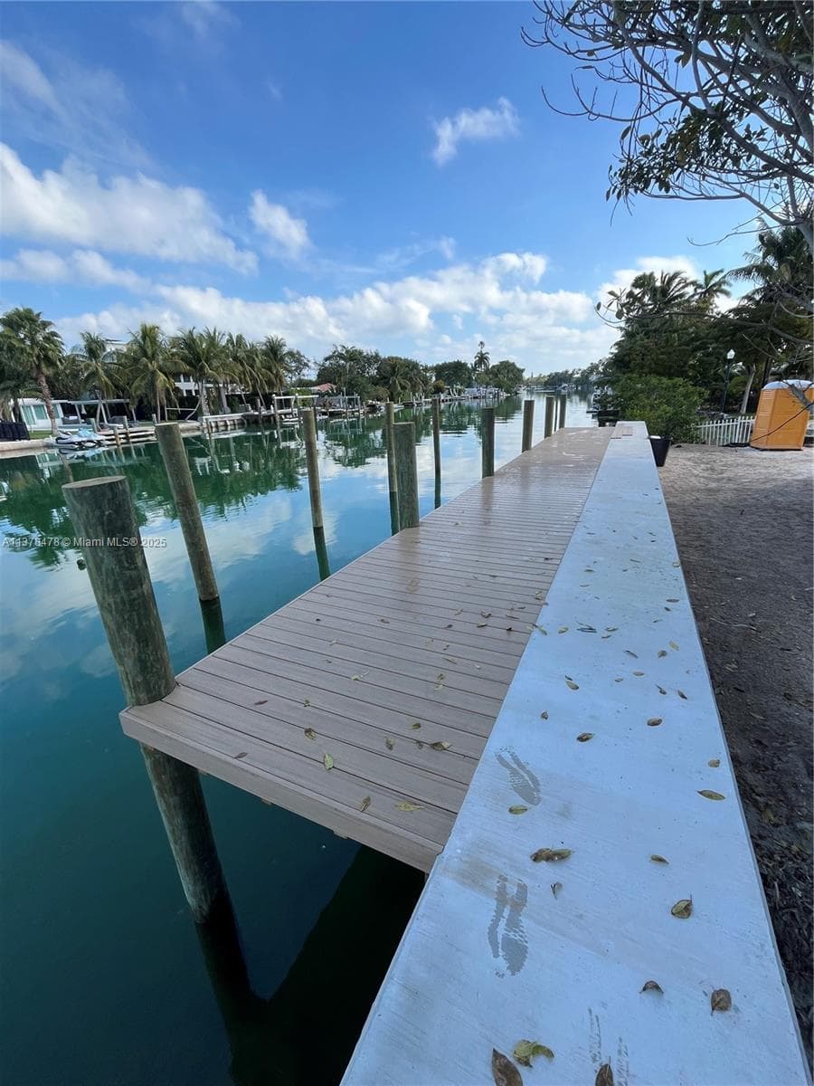 A11378478 — Miami Beach — 13