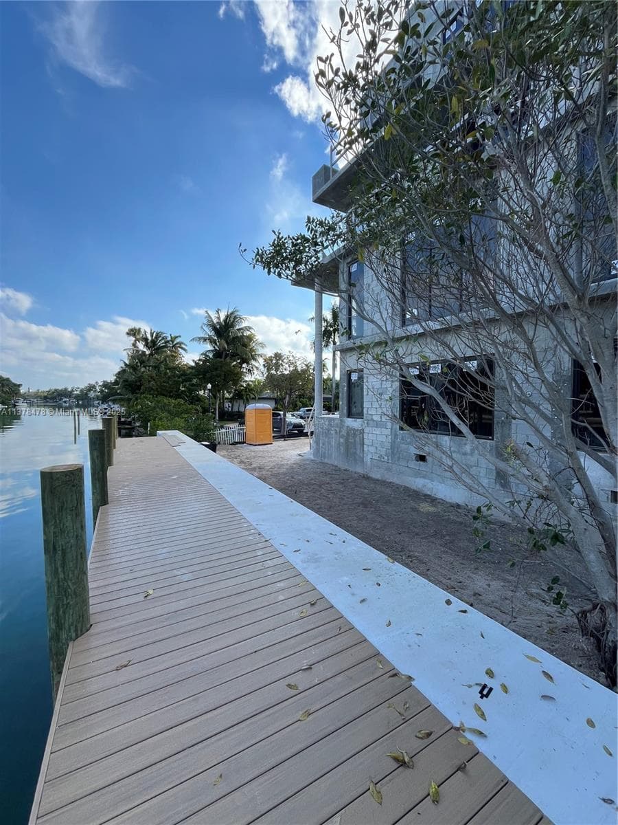 A11378478 — Miami Beach — 12