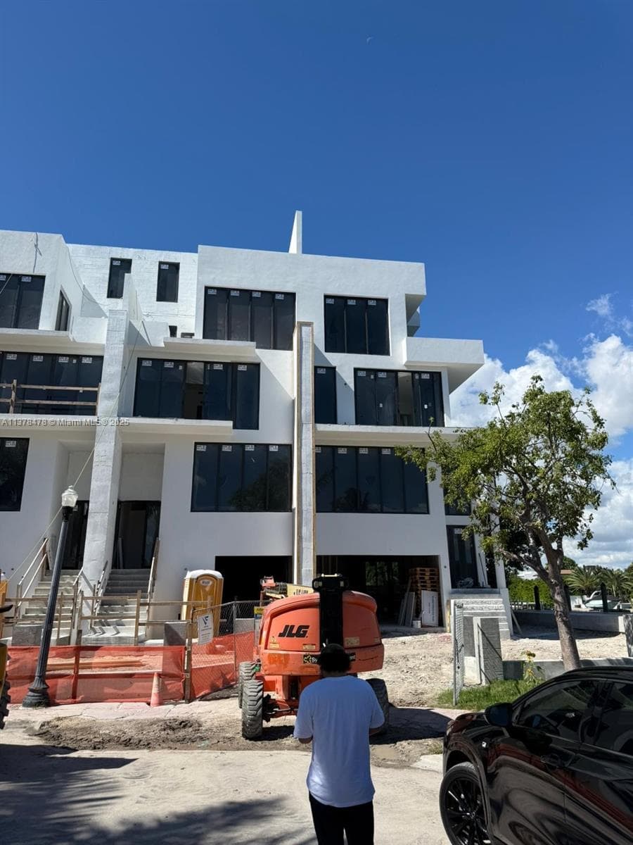A11378478 — Miami Beach — 3
