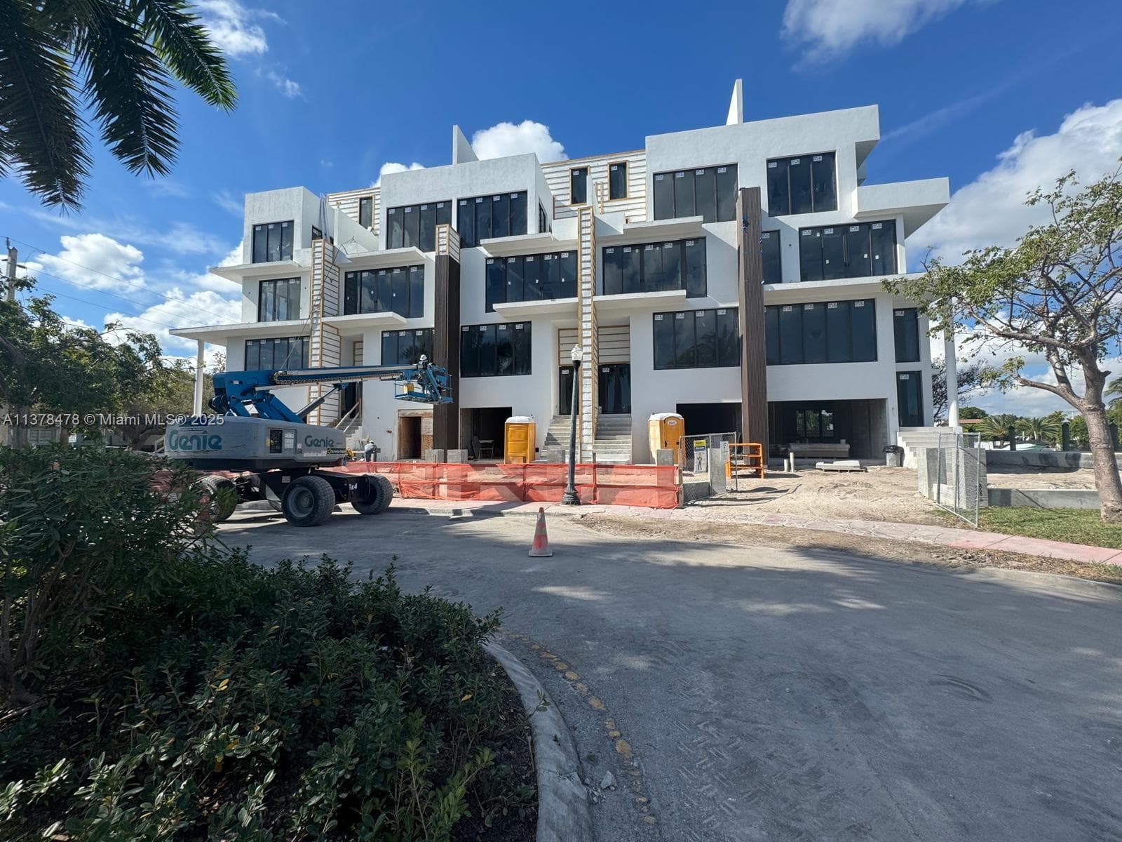 A11378478 — Miami Beach
