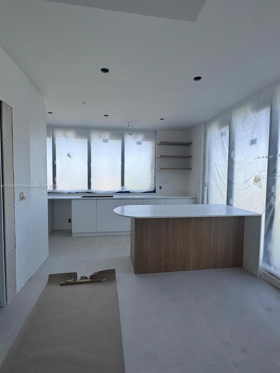 A11378478 — Miami Beach — 10