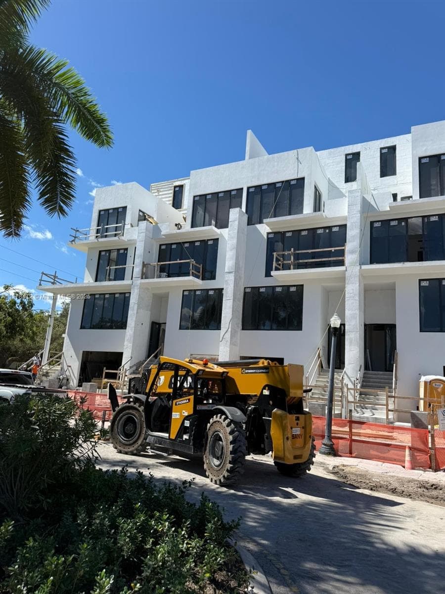 A11378478 — Miami Beach — 4
