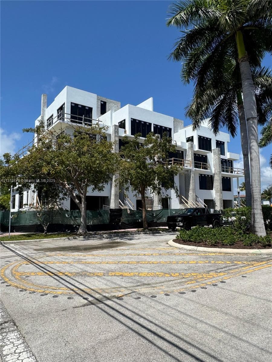 A11378478 — Miami Beach — 8
