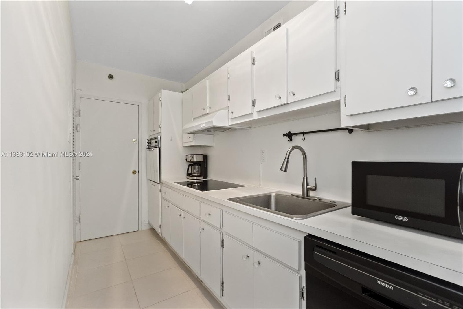 A11383102 — Miami Beach — 8