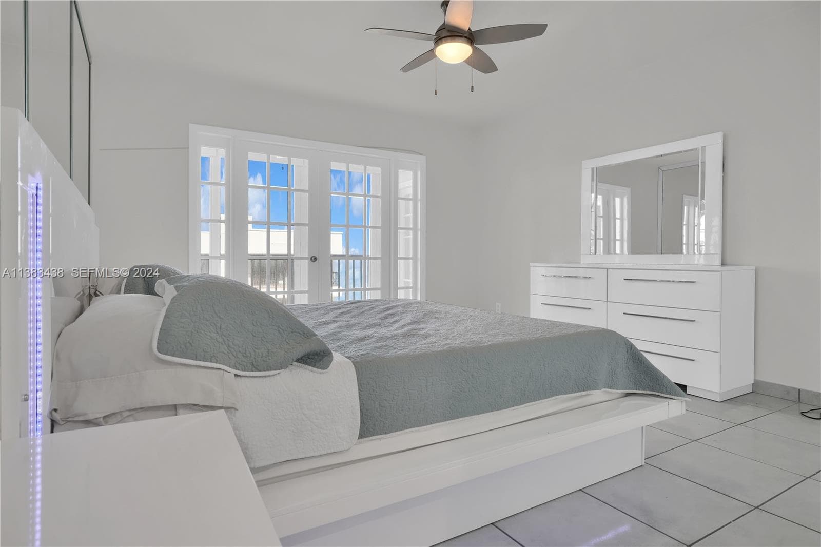 A11383438 — Miami Beach — 22