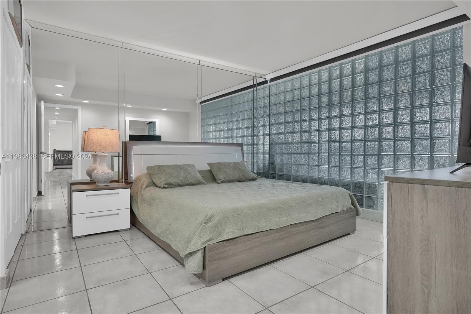 A11383438 — Miami Beach — 19