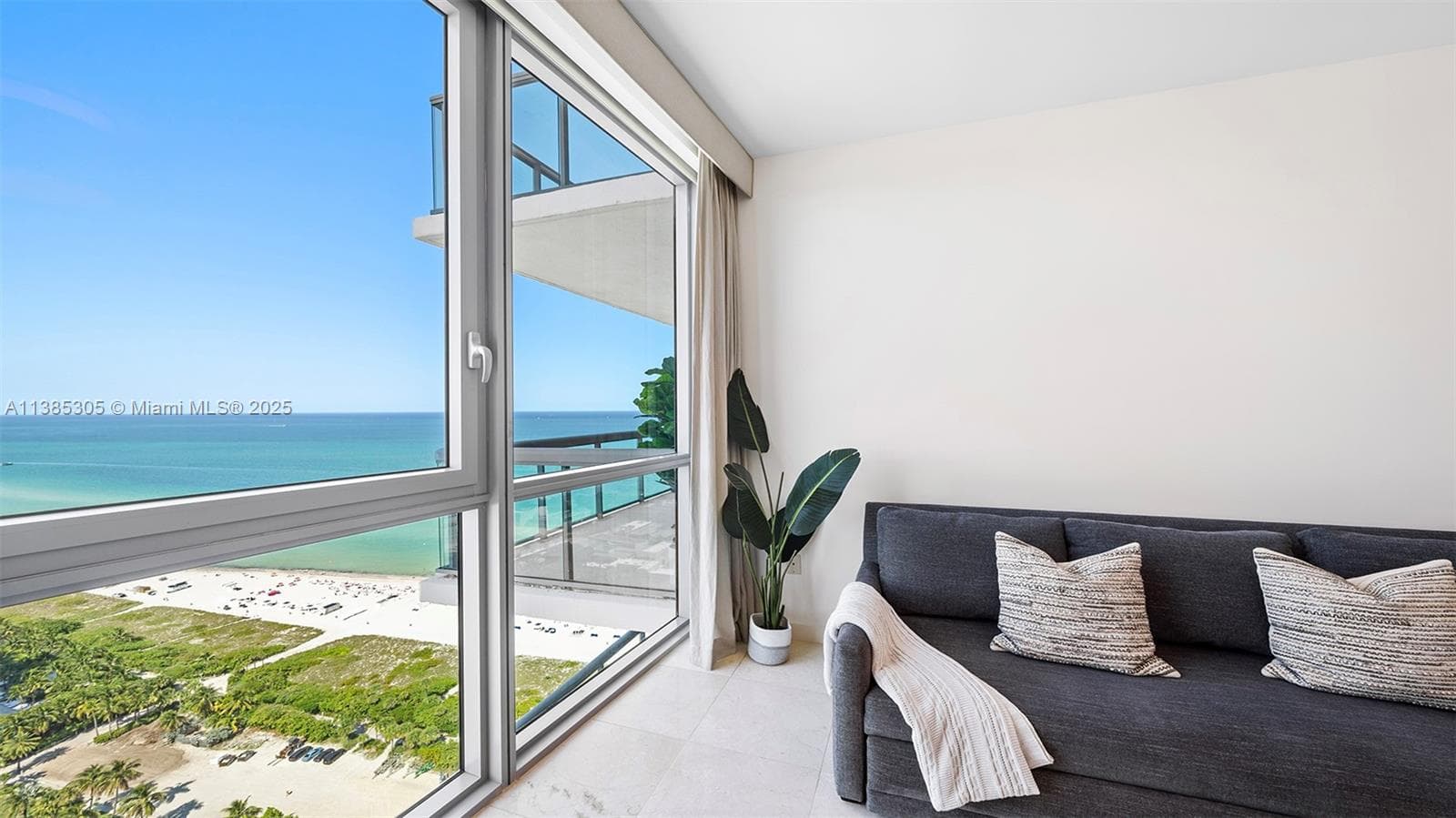 A11385305 — Miami Beach — 24