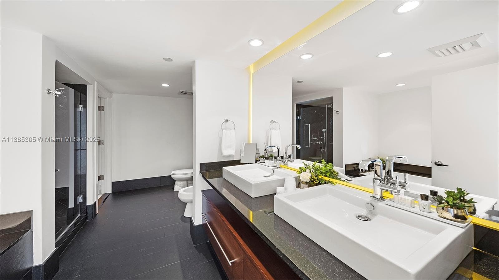 A11385305 — Miami Beach — 41