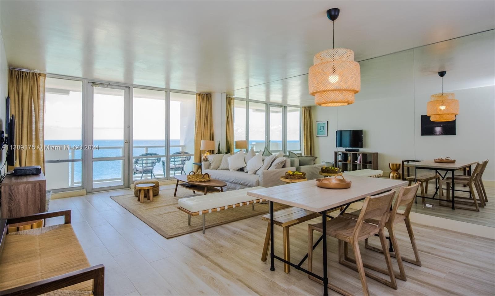 A11389175 — Miami Beach
