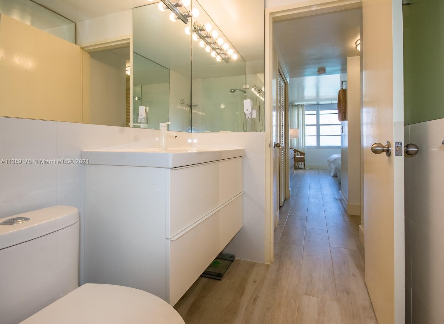 A11389175 — Miami Beach — 14