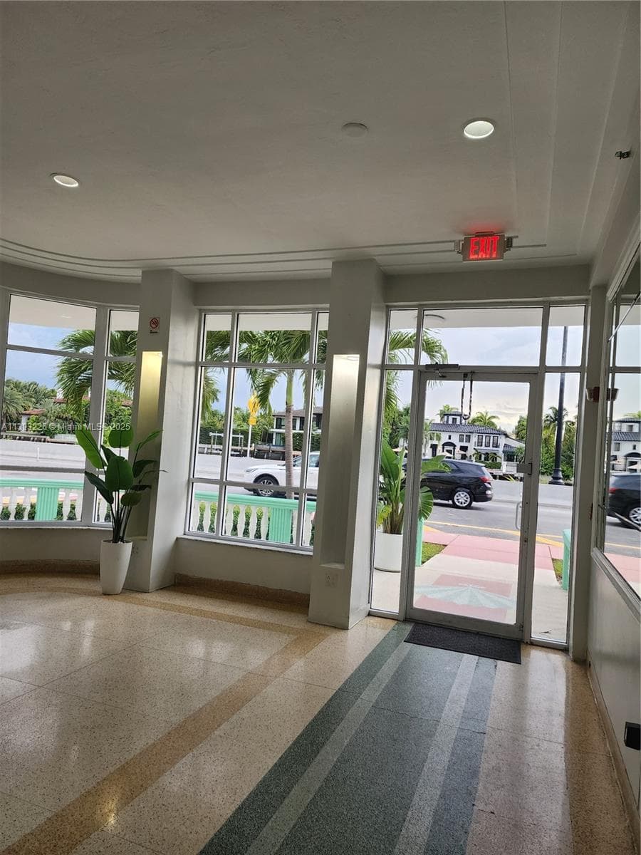 A11393226 — Miami Beach — 6