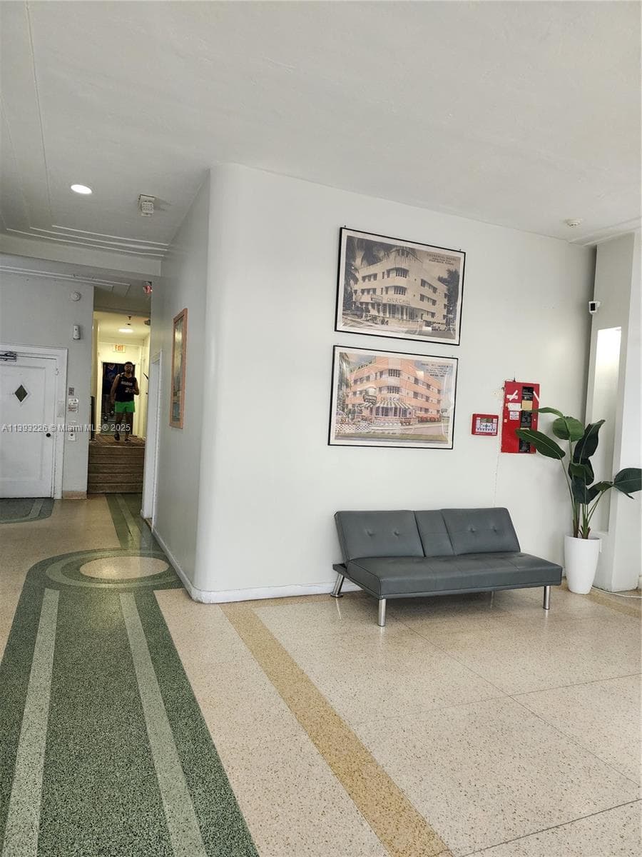 A11393226 — Miami Beach — 22