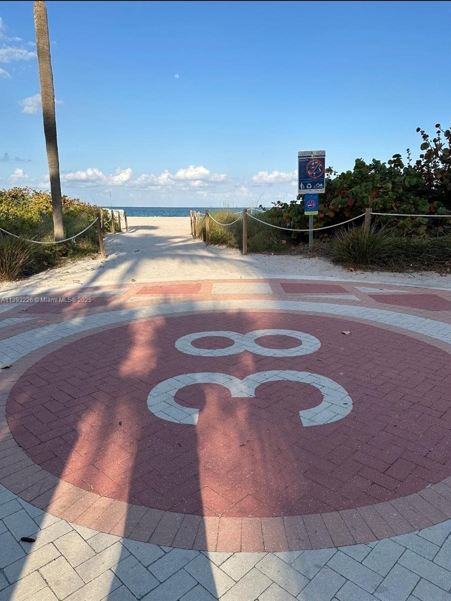 A11393226 — Miami Beach