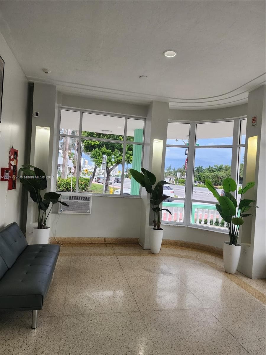 A11393226 — Miami Beach — 4