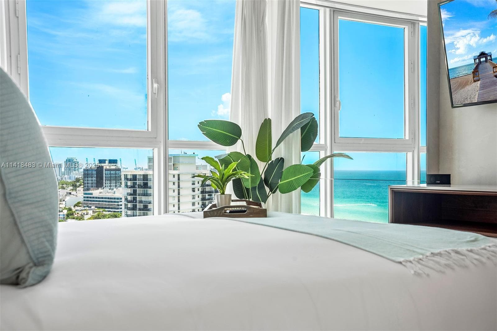 A11418483 — Miami Beach — 23