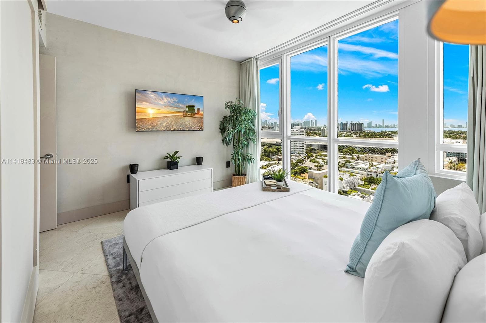 A11418483 — Miami Beach — 38